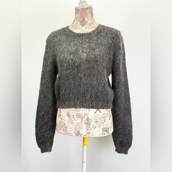 MODA INTERNATIONAL Gray fuzzy Crew Neck crop Sweater size S - Picture 6 of 12